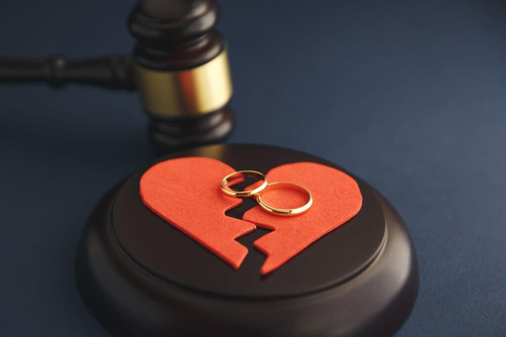 How Can the Best Divorce Lawyer in Mississauga Help in a Divorce?